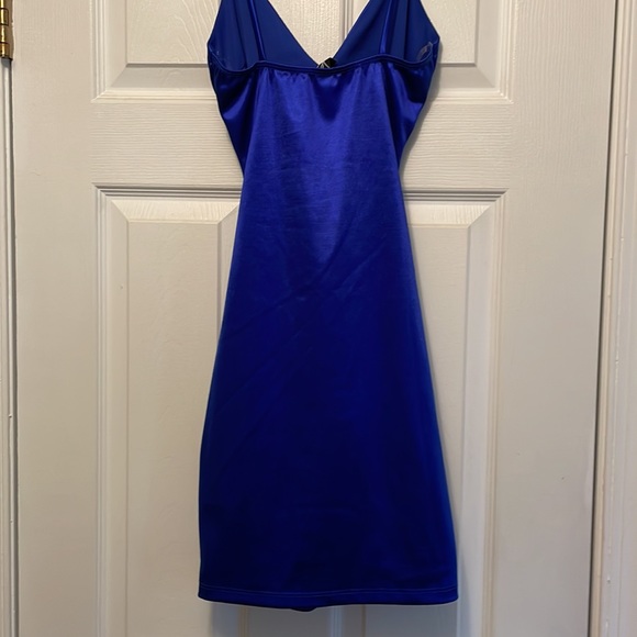 Sexy Windsor Dress 💙💙💙 - Picture 4 of 8